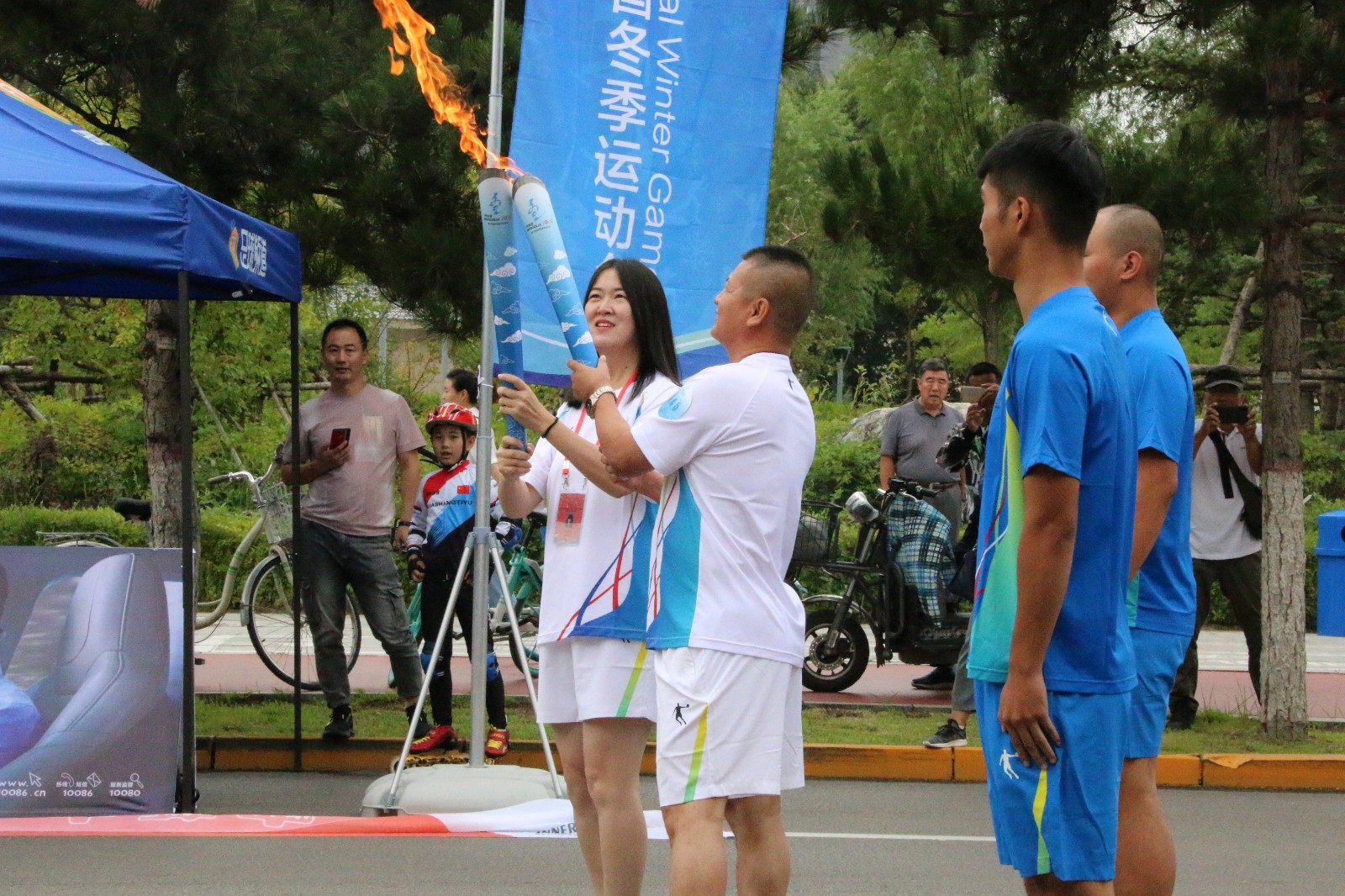 華動泰越公司總經(jīng)理李靜霞女士參與第十四屆全國冬季運動會火炬?zhèn)鬟f活動(圖3)