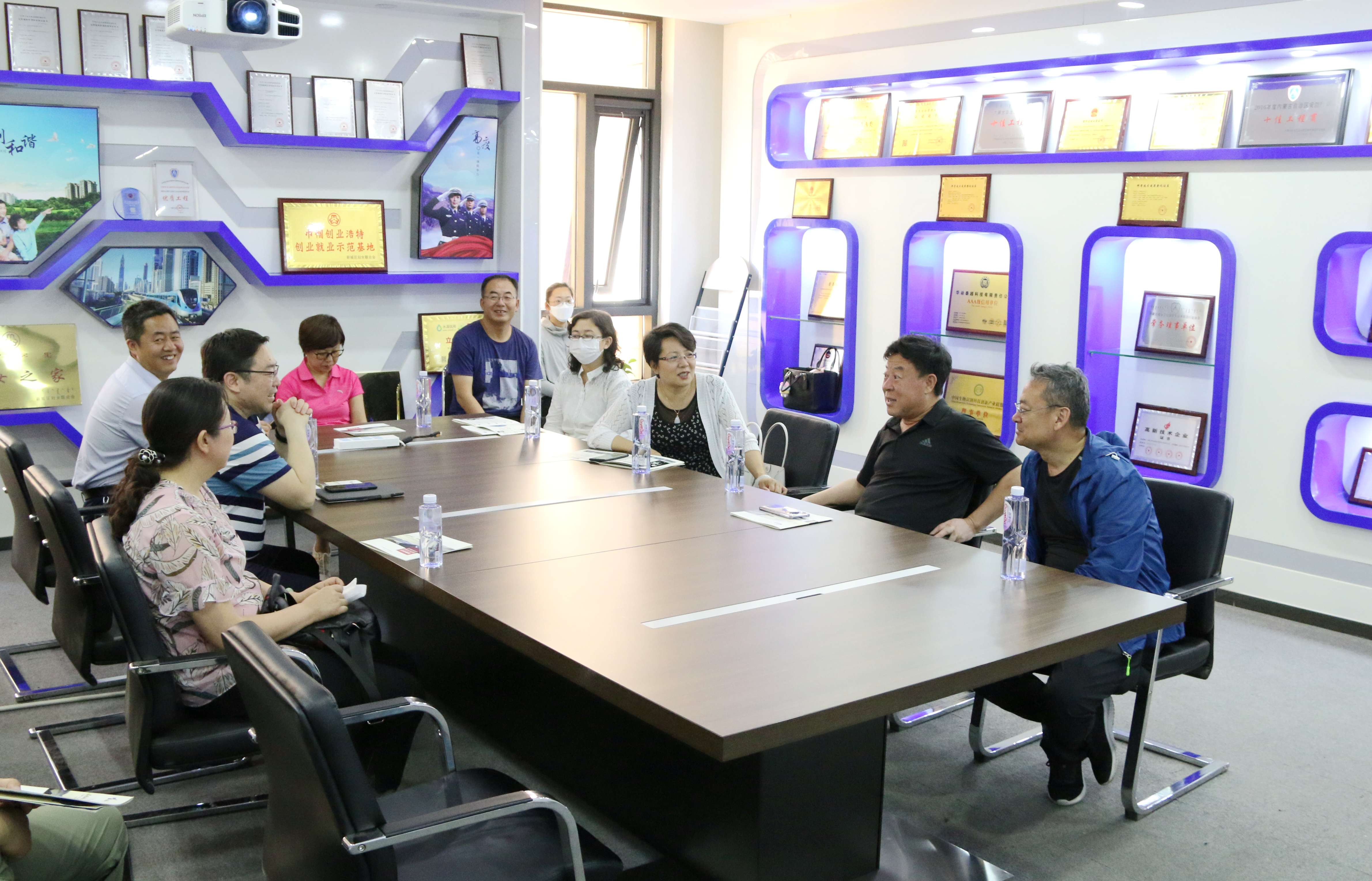 呼和浩特市科技局赴我公司調研(圖2)